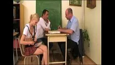 Jouer Immagini xxx con Andreea Mantea che succhia due cazzi alla volta