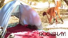 Oynat Zenci Bir Kızla Çadırda Porno Karnına Oturur Ve Analını Sikiyor