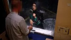 Jouer Femme arabe super sexy avec un cul très tatoué et bombé qui suce bien toute la bite