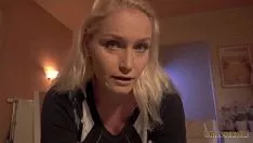 Abspielen Die Frau ist auf der Suche nach großen und harten Schwänzen