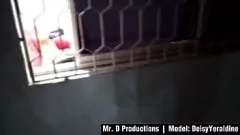 Redare Spionez-o pe vecinul meu: Amator adevărat prins masturbându-se la BBC Gangbang Porno