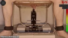 Sissy retenue soumise à une machine à traire intense de la prostate
