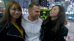 Redare Trio asiatic: curvele mici Mona Ayami și Tsubaki Kato într-o întâlnire hardcore cu un hotel de dragoste