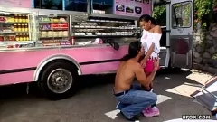 Redare Întâlnirea sexuală dură în aer liber a lui Emy Reyes cu un tip cu cocoș