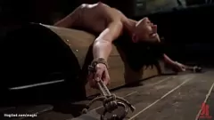 Rough bondage -sessie met harige brunette Kristen Scott