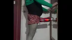 تشغيل آلة الاستمناء تسر هذا الهواة المتقاطع مع إدخال القضيب