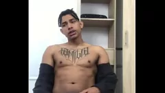 Oynat Latin Webcam Stüdyosu: Büyük Dikkatli Kolombiyalı Hunk Kamerada Kötü Alıyor