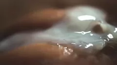 Jouer Closeup chaud Cumshot sur la chatte poilue
