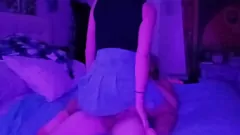 Reproduzir Menina sacanagem cavalga duro e tem um acabamento cremoso