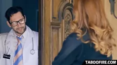 Odtwórz Ostre i surowe spotkanie zdesperowanej MILF w klinice