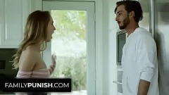 Oynat Üvey Kardeş, Ateşli Ev Seks Oturumunda İyi Niyet İçin Üvey Kız Kardeşi Cadence Lux'ı Becerdi