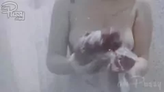 Odtwórz Amatorska dziewczyna nago robi pranie w domowym porno Softcore