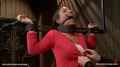 Redare Mz Berlin domină o fată legată de alături cu un vibrator într-o sesiune de temniță perversă